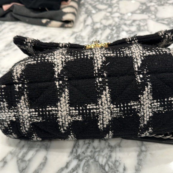 CHANEL 19 TWEED BAG - Picture 5 of 7